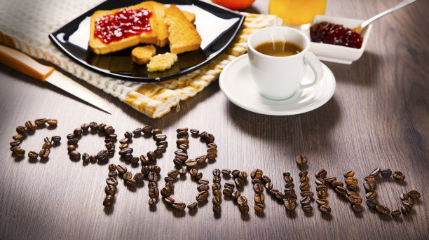 爱吃早餐的人被放在木桌上图片下载