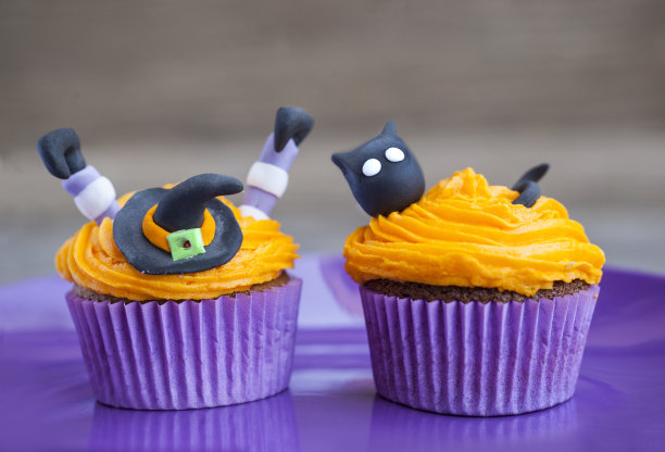 女巫和猫蛋糕图片下载