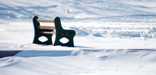公园的长椅上图片下载