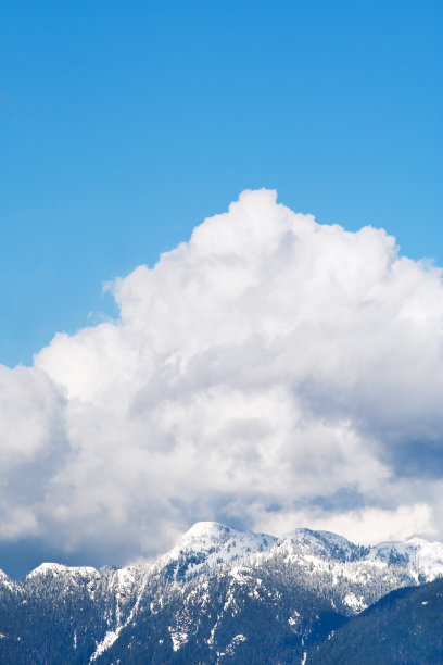 雪覆盖的山图片下载