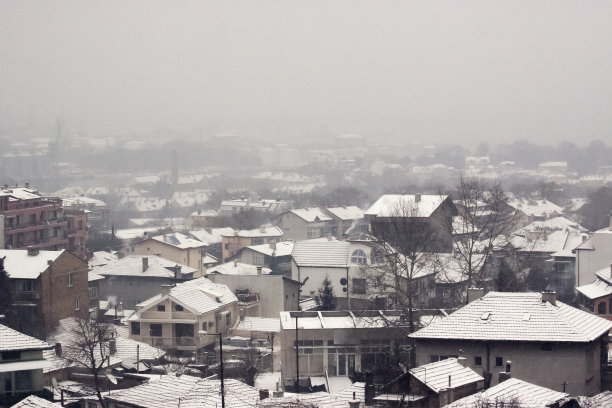 空中全景图保加利亚城镇在雪图片下载