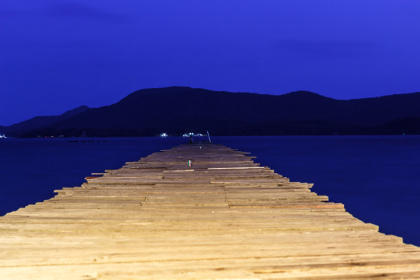 木桥桥墩景观图片下载