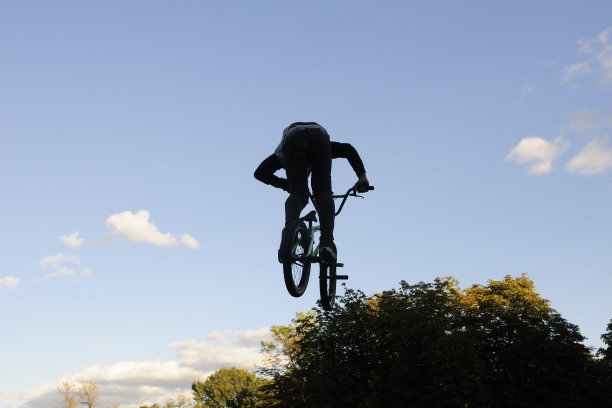 BMX自行车跳图片下载