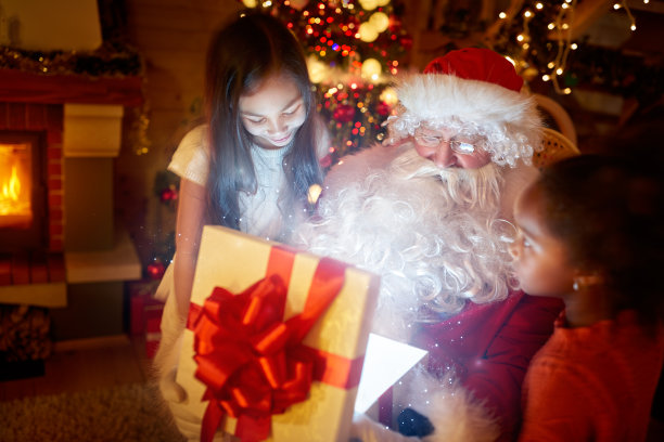 圣诞老人带着神奇的礼物图片下载