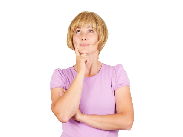 一个年轻的思考金发女孩的肖像。素材图片