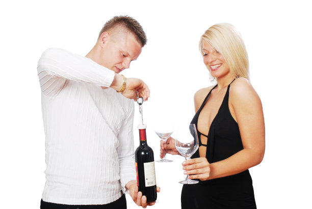 快乐的年轻夫妇庆祝图片下载