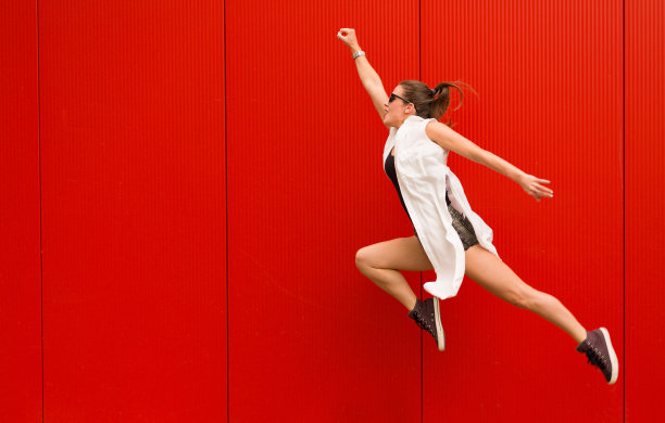 积极快乐的女人图片下载