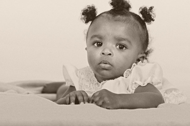 好奇的宝宝图片下载