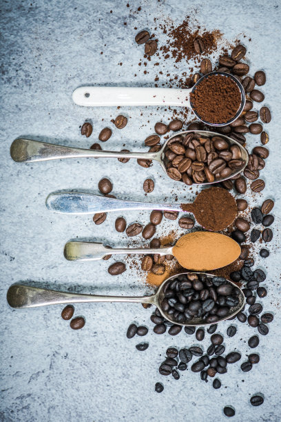咖啡豆烘烤，速溶咖啡和研磨咖啡图片下载