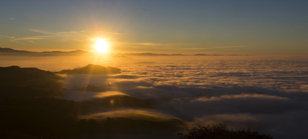 秋天太阳落在山的后面图片下载
