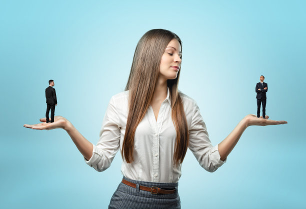 每只手都握着一个小商人图片下载