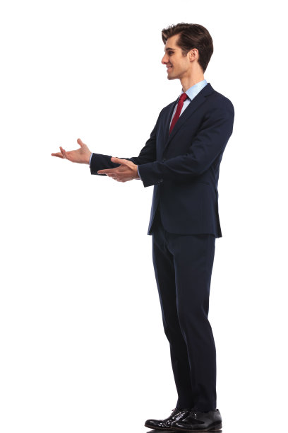 一个微笑的年轻商人的一面图片下载