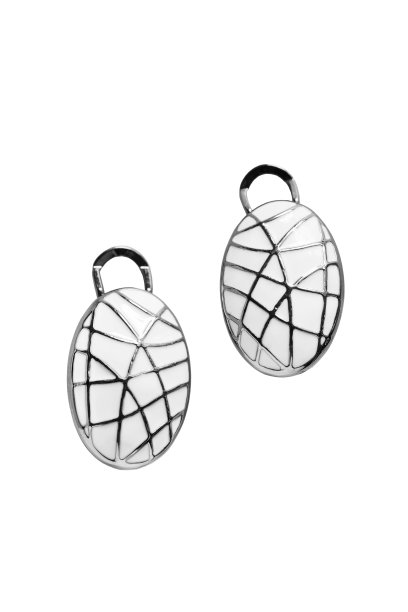 白色的耳环孤立图片下载