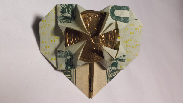 钱折纸心图片下载