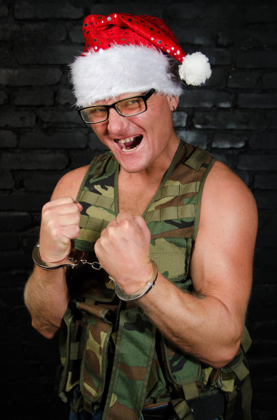 愤怒的圣诞老人。图片下载