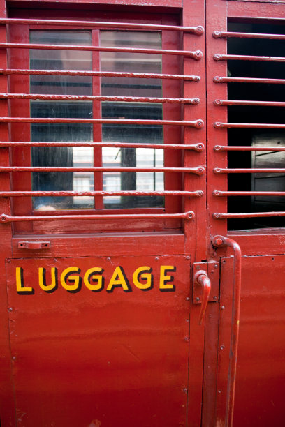 关闭的红色门图片下载