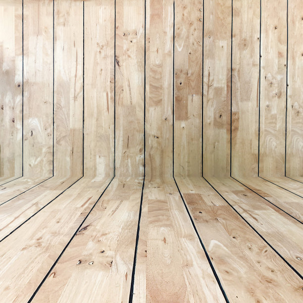 大厅是木地板和墙壁的房间。图片下载