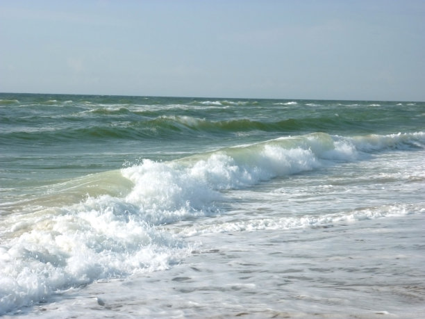 碧波荡漾在黑海中图片下载