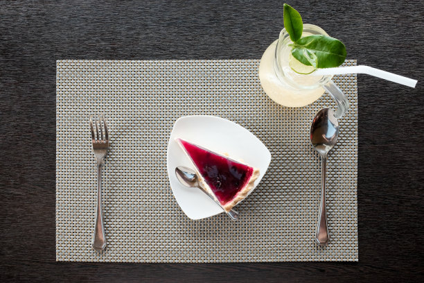 美味的蓝莓芝士蛋糕。图片下载