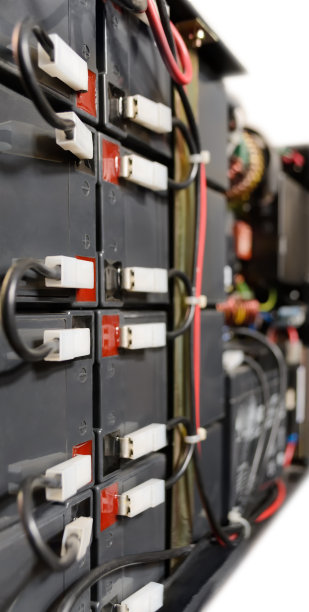 电池块由电线连接图片下载