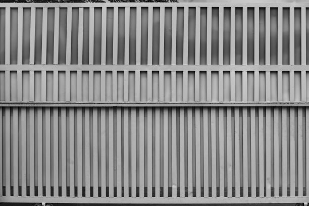 滑动的金属门图片下载