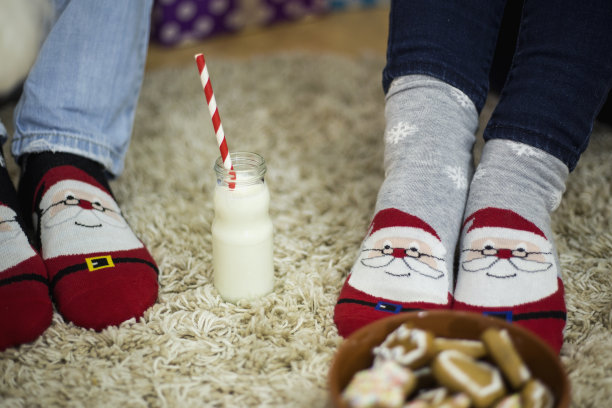 手里拿着牛奶的女人的柔软照片图片下载