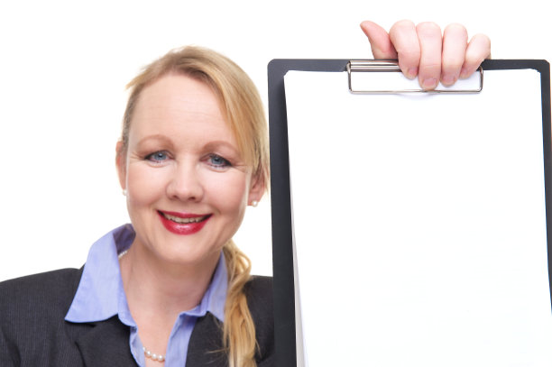 一个商业妇女的肖像显示空白的剪贴板图片下载