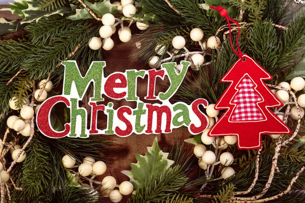木制背景上写着圣诞快乐图片下载