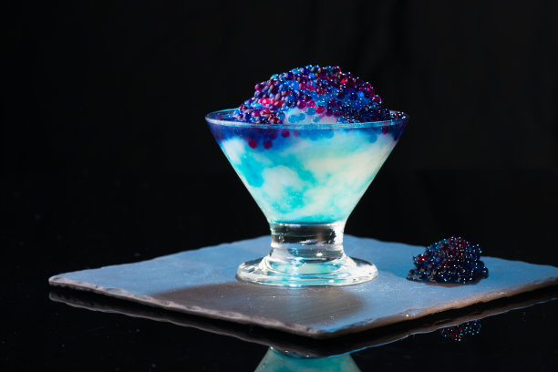 五彩缤纷的鸡尾酒分子素材图片