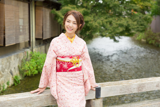 在京都穿着和服的女人图片下载