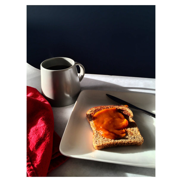 早餐涂抹——咖啡和烤面包图片下载