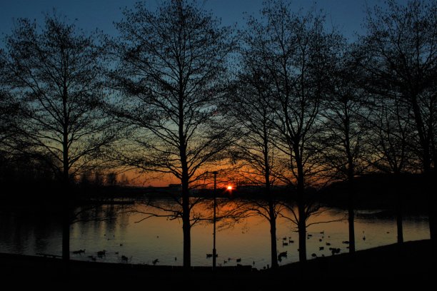 冬季日落，唐卡斯特湖畔图片下载