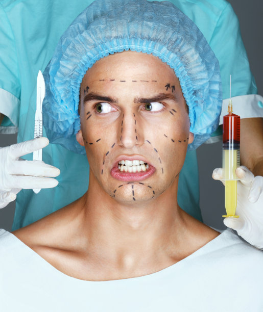 病人惊恐地看着手术刀。图片下载