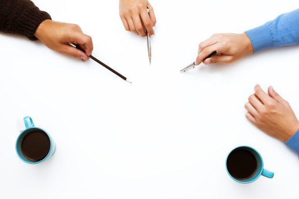 白色的工作空间和手指图片下载