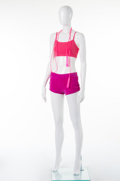 在运动商店的女性服装。图片下载