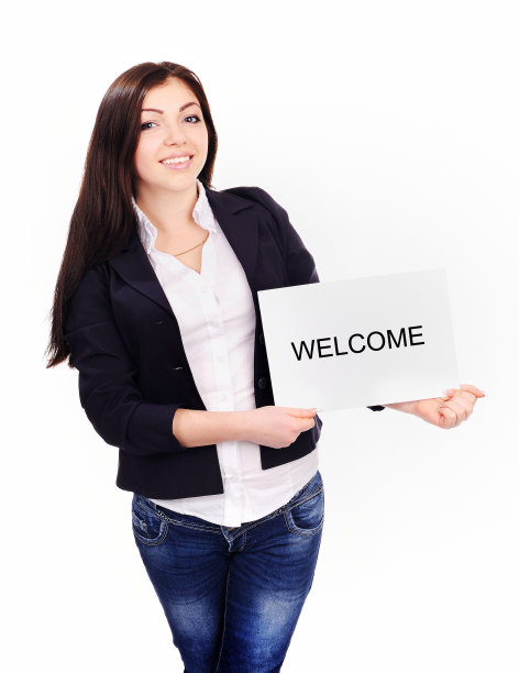 一个年轻女性拿着一张纸的肖像图片下载