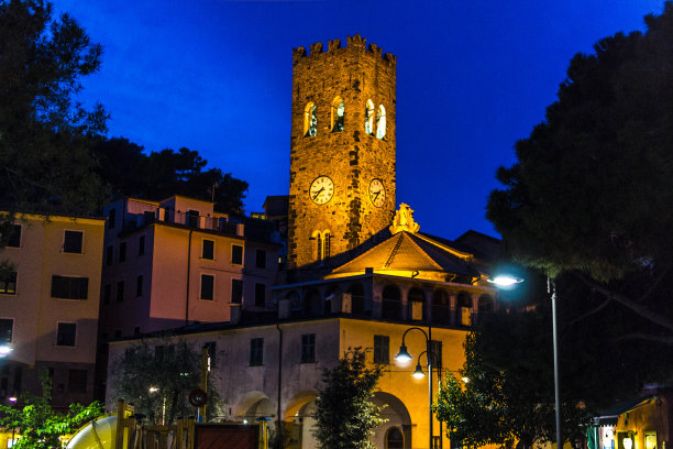 Monterosso Al Mare的钟楼图片下载