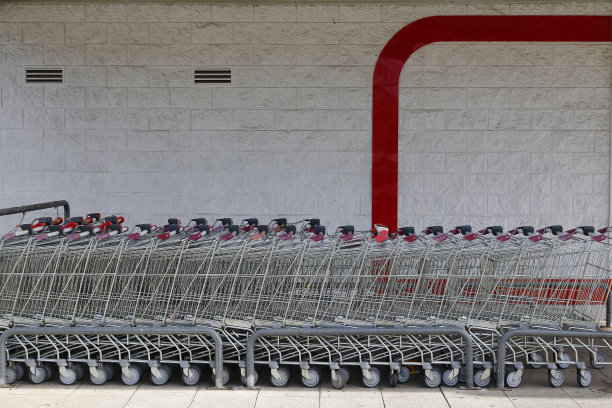 购物中心里的超市手推车图片下载