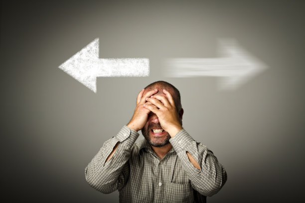 人和两支箭。图片下载