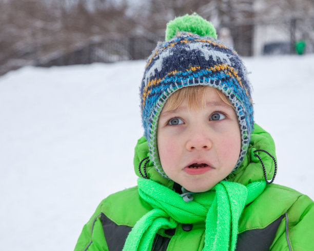 惊讶的五岁男孩图片下载