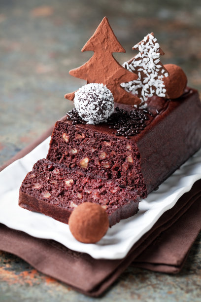 巧克力和坚果圣诞蛋糕图片下载