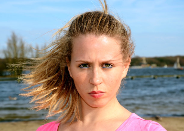 模特的头部和肩部照片图片下载