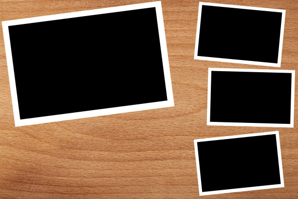 拼贴画，木制背景上的空框图片下载