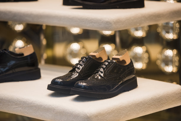 男性奢侈鞋图片下载