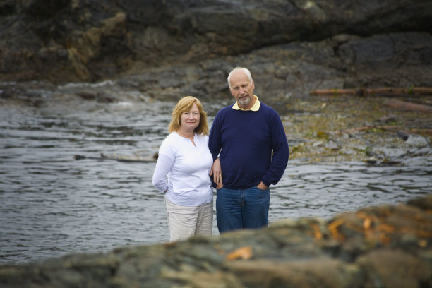 在海边放松图片下载