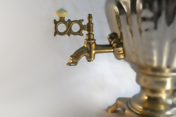 带喷泉的俄罗斯茶壶图片下载