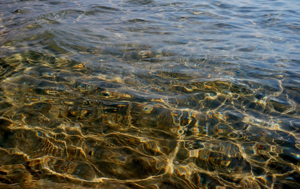 黑海的海水五彩缤纷图片下载