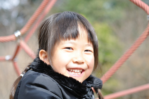 微笑的日本女孩素材图片