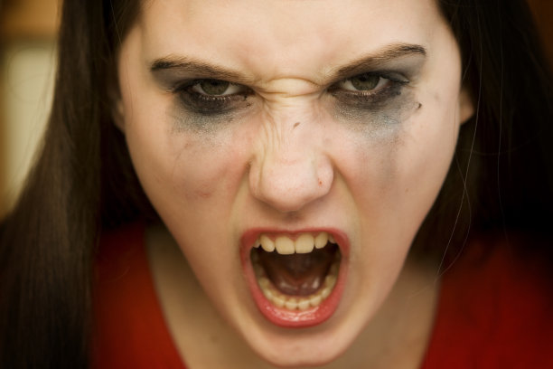 恐怖的女孩图片下载