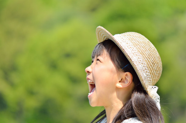 微笑的日本女孩素材图片
